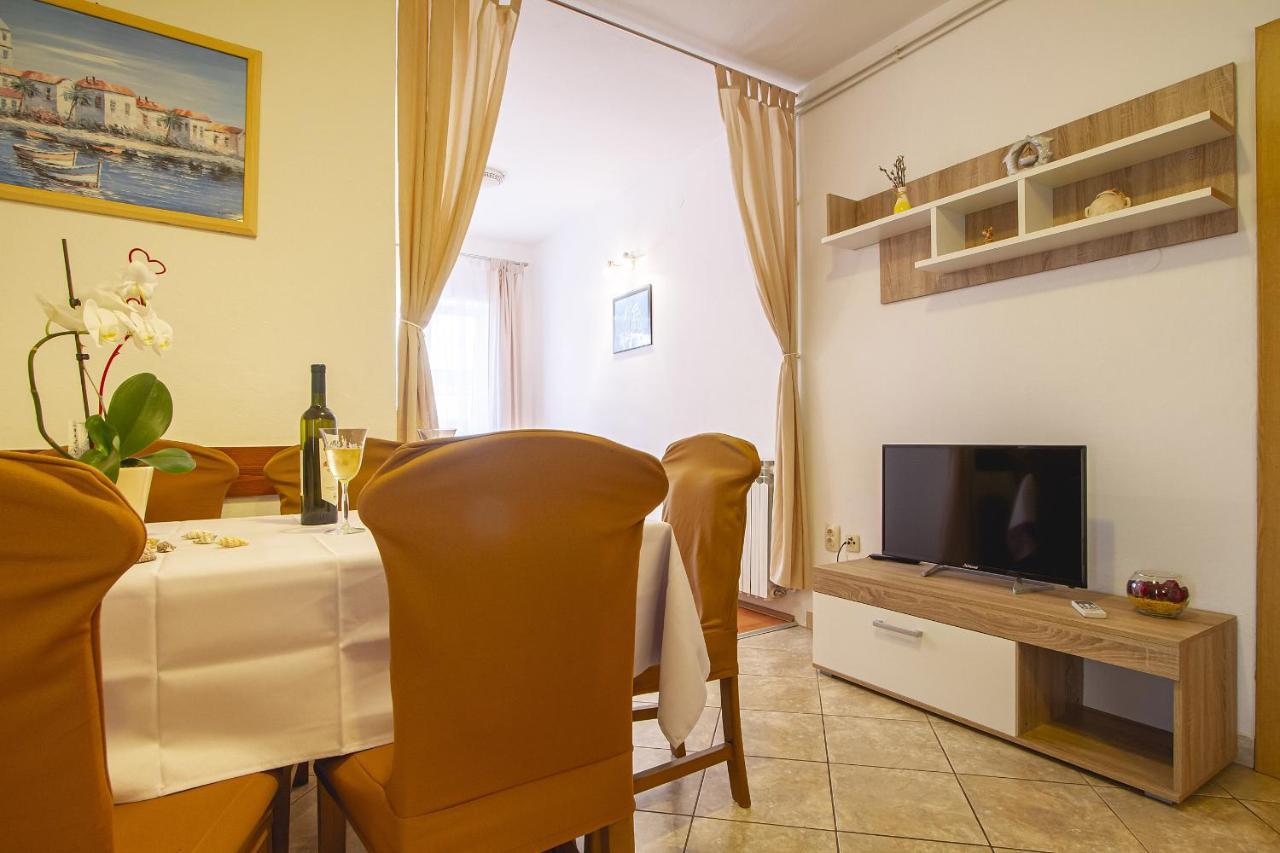 Apartmani Justic 니바이스 외부 사진