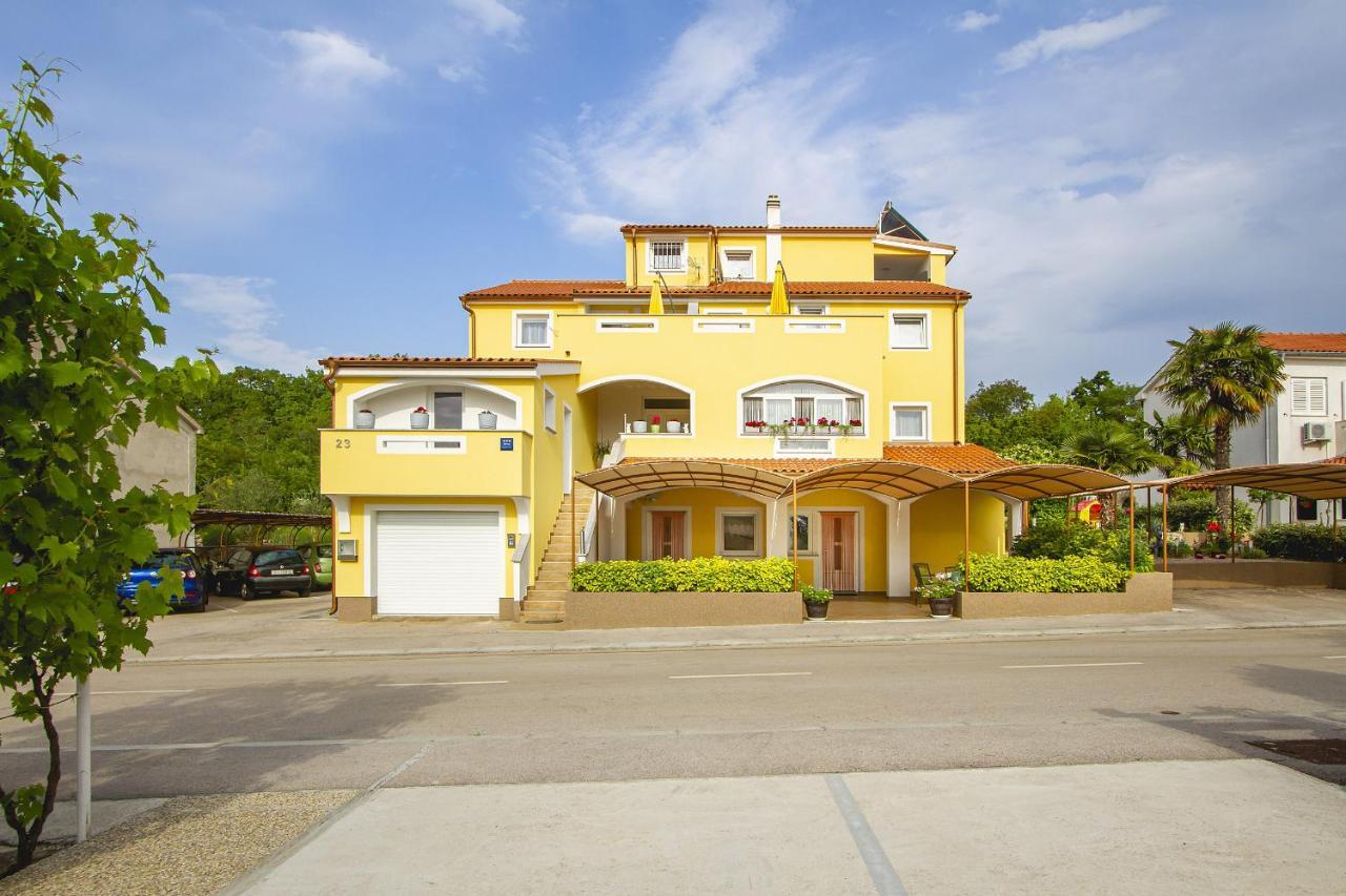 Apartmani Justic 니바이스 외부 사진