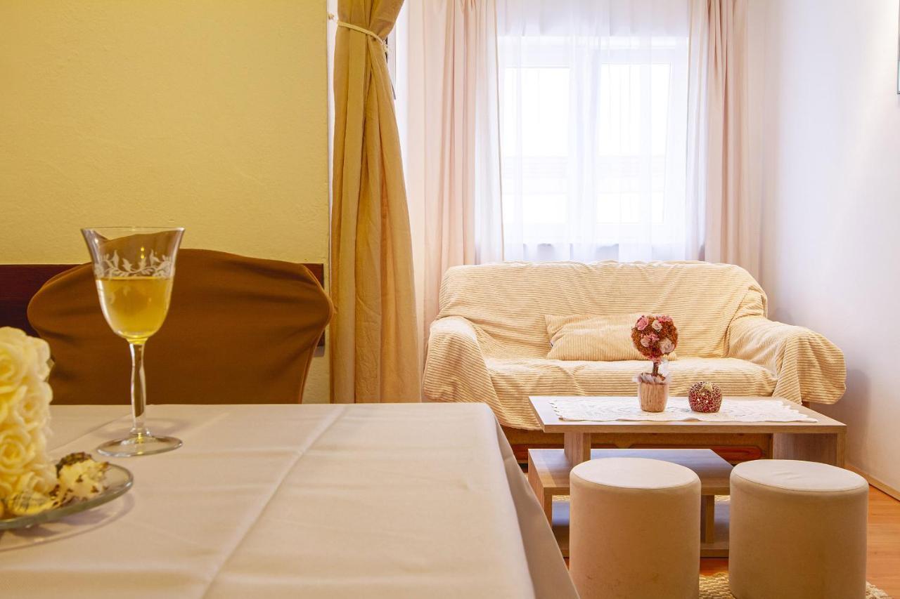 Apartmani Justic 니바이스 외부 사진