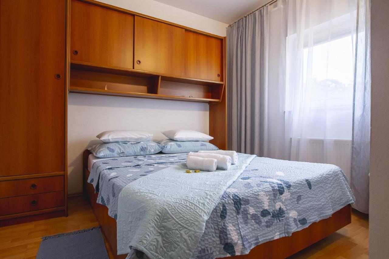 Apartmani Justic 니바이스 외부 사진
