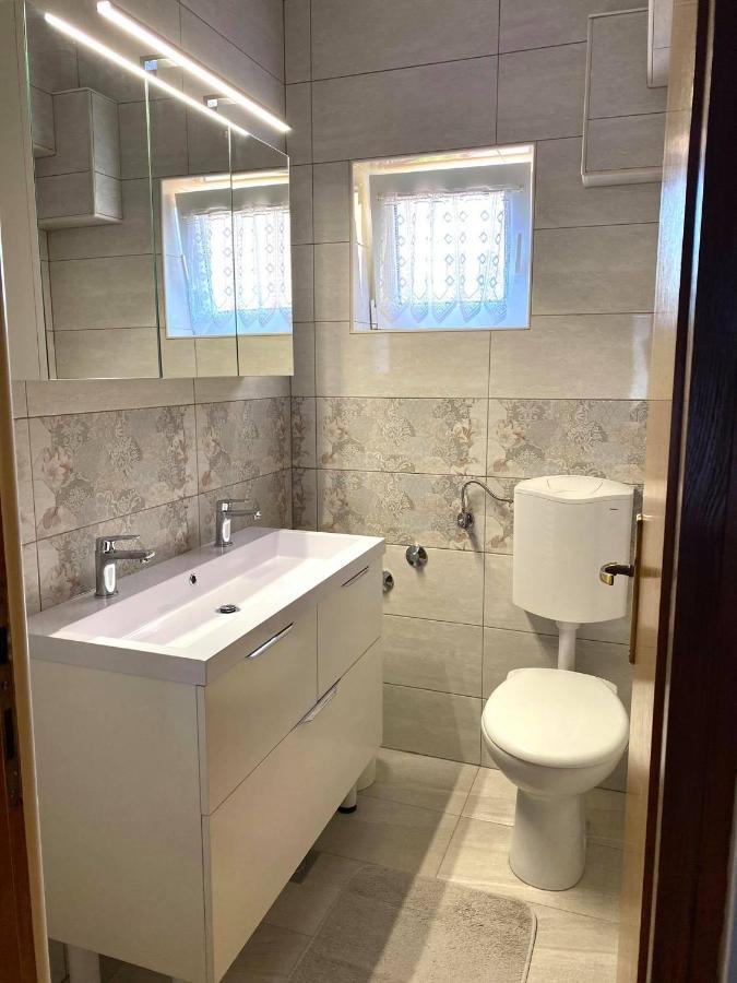 Apartmani Justic 니바이스 외부 사진