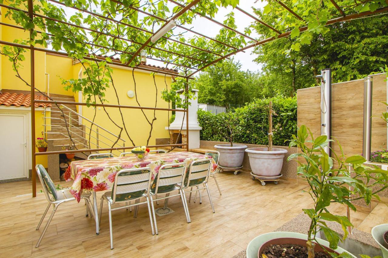Apartmani Justic 니바이스 외부 사진